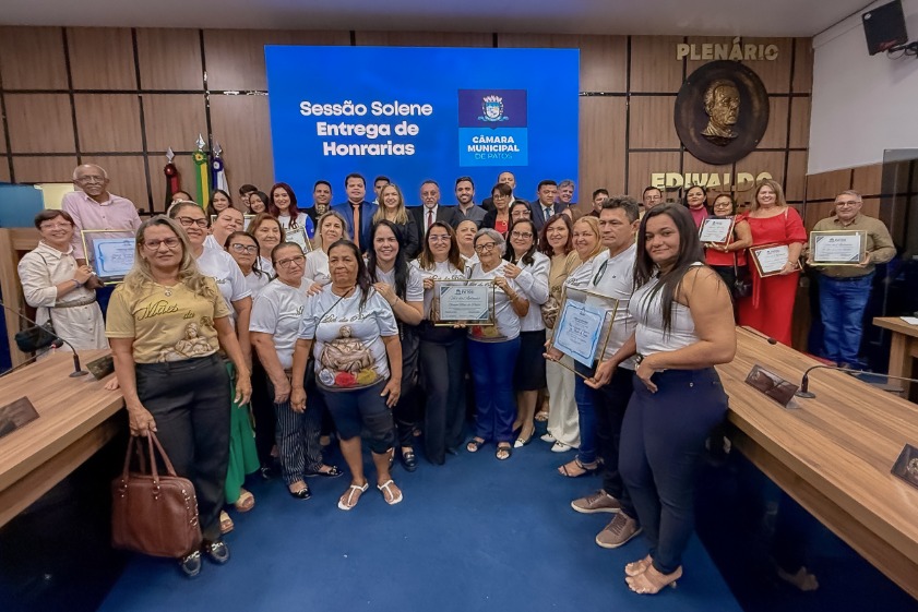 ltima Sesso Solene do ano homenageia homens e mulheres por relevantes servios  sociedade