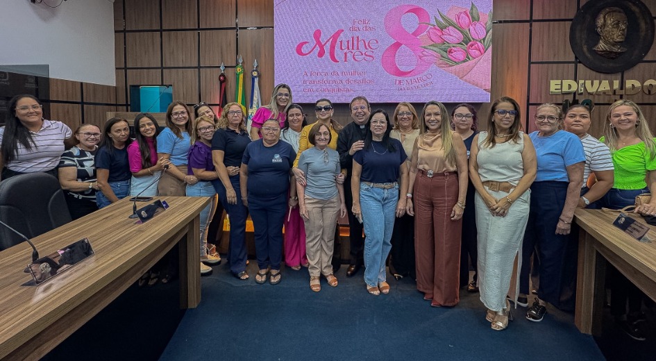 C�mara de Patos homenageia servidoras com caf� da manh� alusivo ao Dia Internacional da Mulher