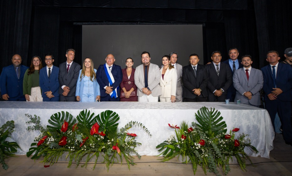 C�mara da posse ao vice-prefeito Jacob ap�s renuncia de Nabor